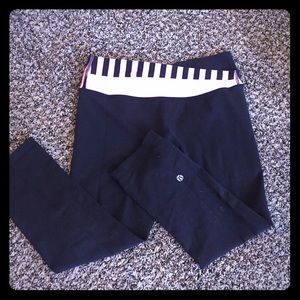 LuluLemon black capris with pink