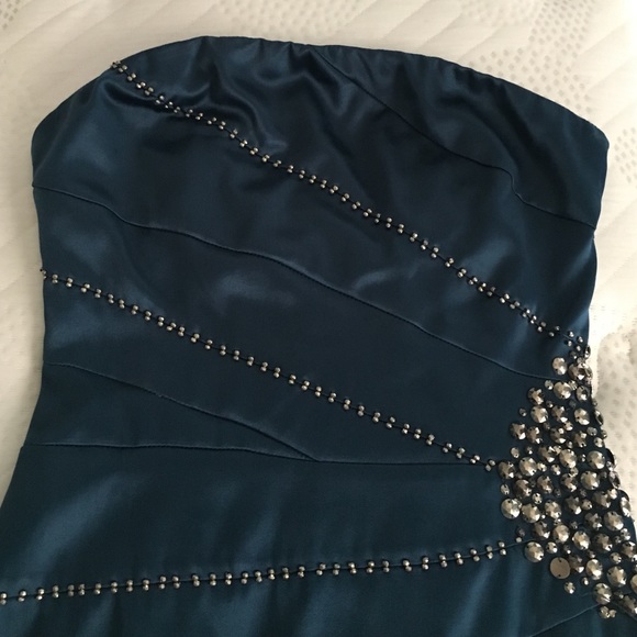 Formal Dress - Picture 2 of 4