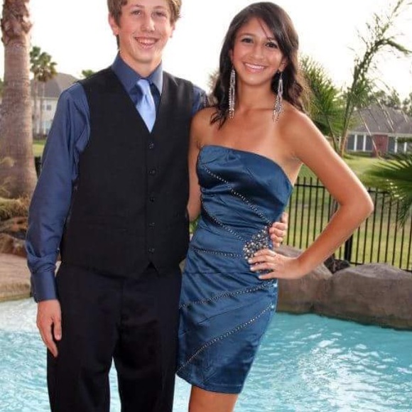 Formal Dress - Picture 4 of 4