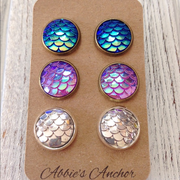 HP!🎉Bundle pack!3 pairs of mermaid stud earrings - Picture 3 of 3