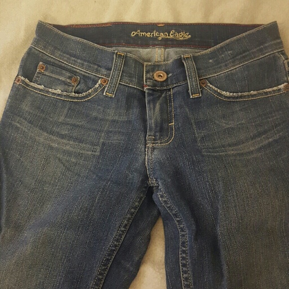 American Eagle comfy blue jeans