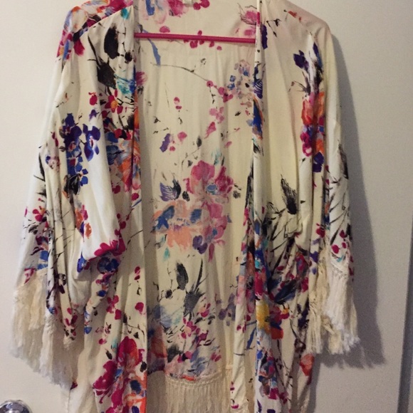 FLORAL FRINGE KIMONO