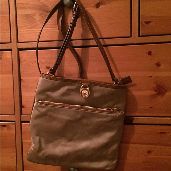 Michael kors large kempton crossbody bag