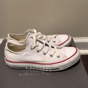 Converse Chuck Taylor's in white, size 6! 👟