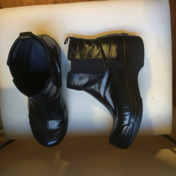 Black Dansko boots ( rain or snow )