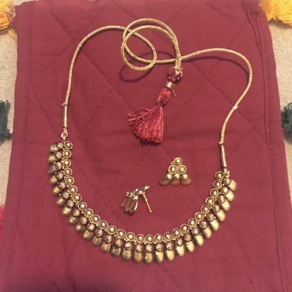 Adjustable necklace with matching earrings! - Picture 1 of 4