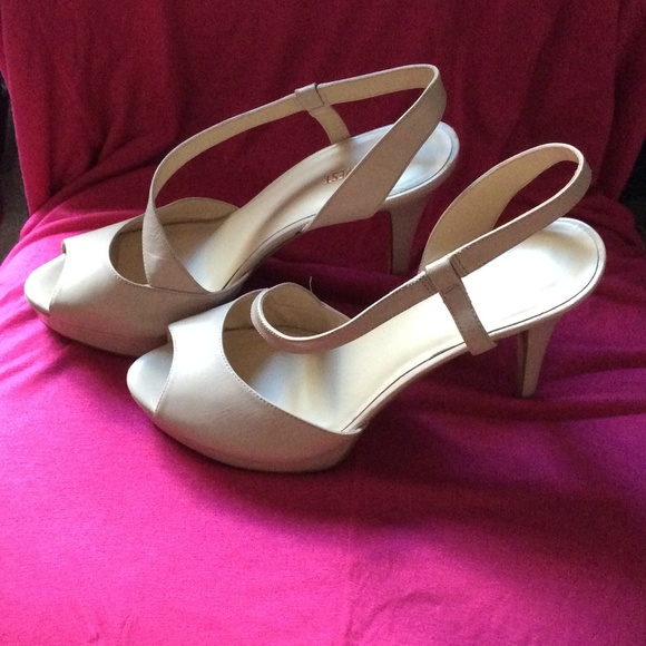 9 west Beige heels with platform - Picture 3 of 3