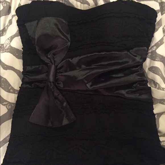 Cute strapless top with Bow-NWOT