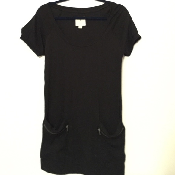 Forever 21 Tops - Black Tunic w/ zipper pockets