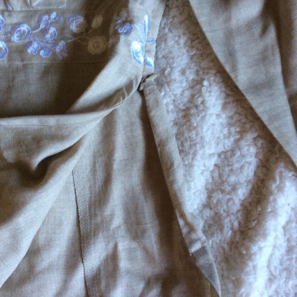 Ann Taylor loft embroidered linen top - Picture 2 of 9
