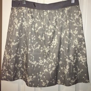 Beautiful Grey Ann Taylor skirt size 8