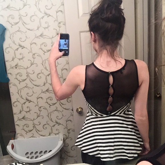 Striped peplum top with open back - Picture 3 of 4