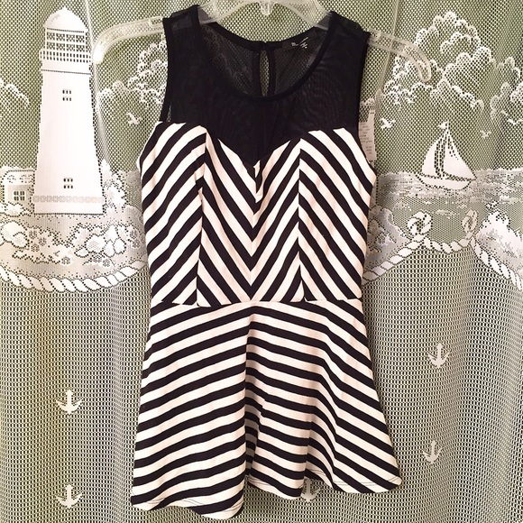 Striped peplum top with open back - Picture 4 of 4