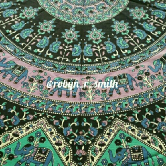 🌻Mandala Tapestry Sun/Beach Throw  70" Round - Picture 4 of 4