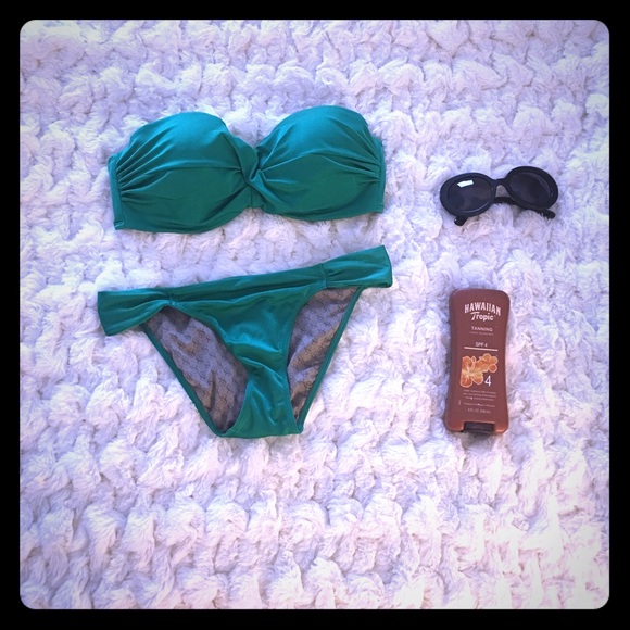 Victoria's Secret Emerald twist Bandeau and bikini
