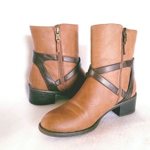🚫SOLD🚫Brown cross buckle CHAPS booties