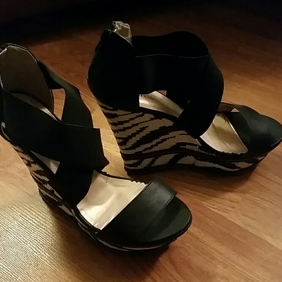Justfab printed wedge!!