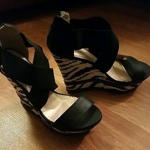 Justfab printed wedge!!