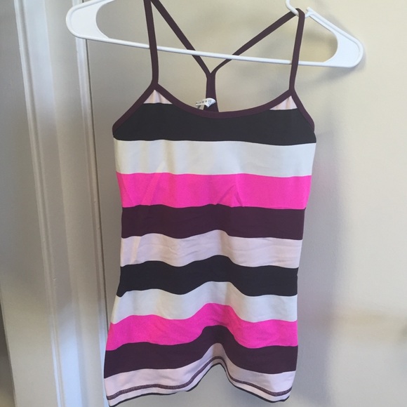 Lululemon Workout Top (size 6)