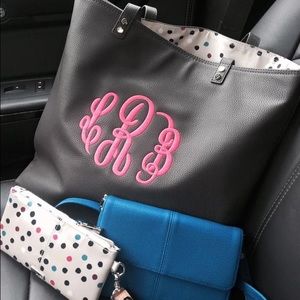 Around town tote by thirty one