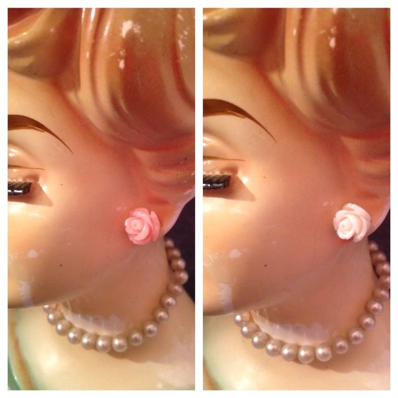 2 Pair (Pink & White) 8mm Resin Rose Stud Earrings - Picture 2 of 4