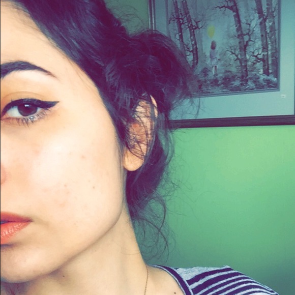 Meet your Posher, Mayra - Picture 1 of 2