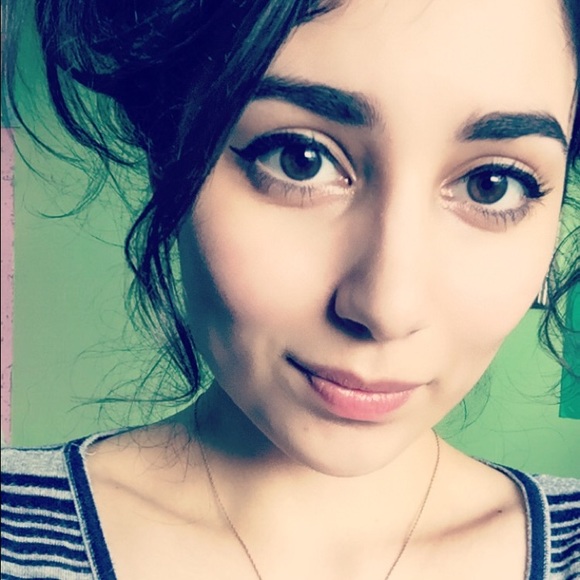 Meet your Posher, Mayra - Picture 2 of 2