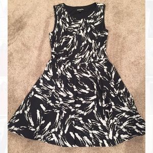 Express size 2 black and white dress