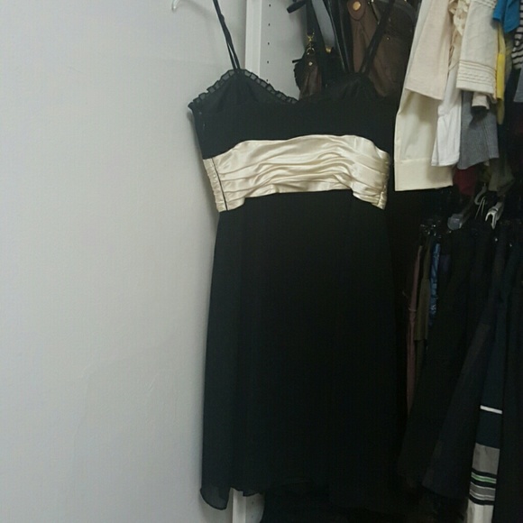 Used democracy dress - Picture 2 of 2