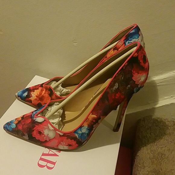 Heels - Picture 2 of 4