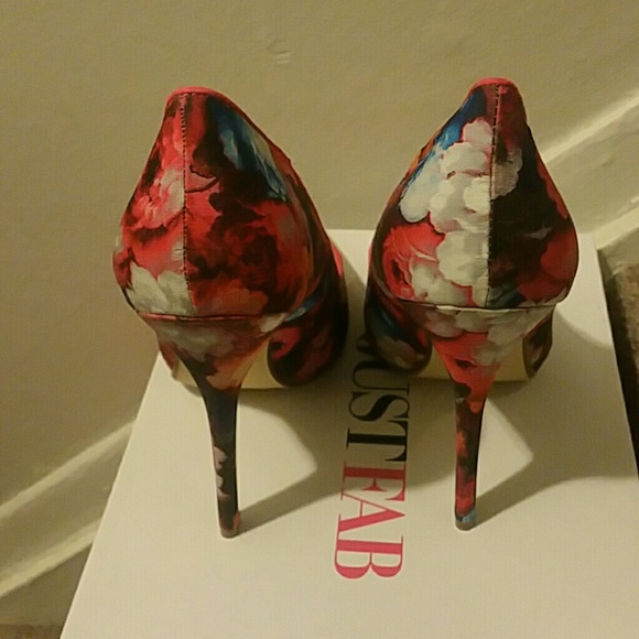 Heels - Picture 3 of 4