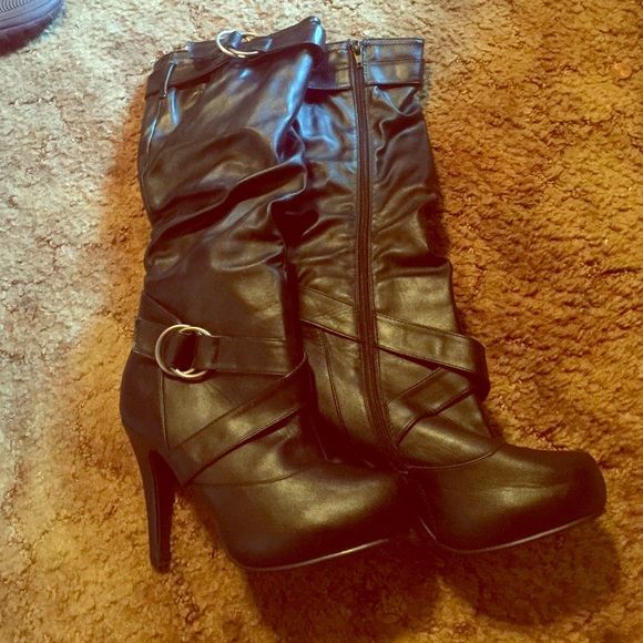 LAST CHANCE DONATING MAKE AN OFFER Knee High Boots