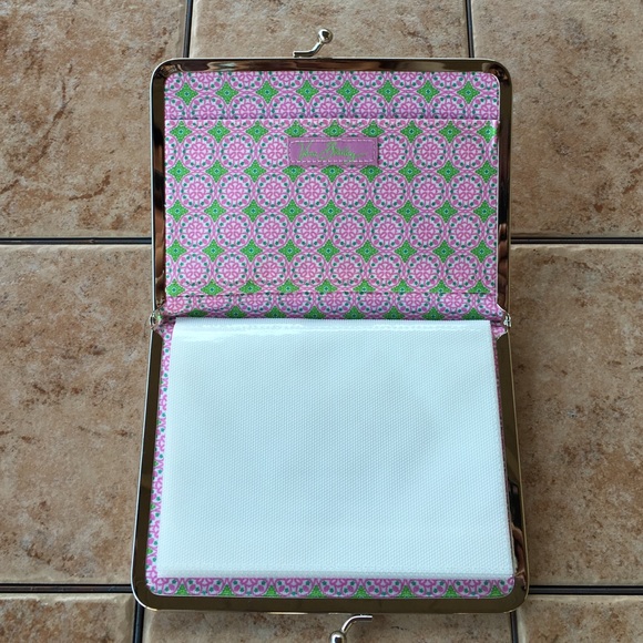 ❌❌SOLD❌❌Vera Bradley photo holder - Picture 2 of 3