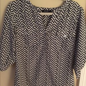 3/4 sleeve black chevron shirt