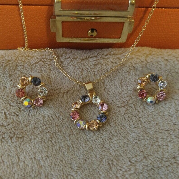 🍁GIFTED!🍁Multicolor Crystal Set🍁 - Picture 3 of 3