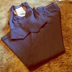 LAST CHANCE DONATING MAKE AN OFFER Suit Set