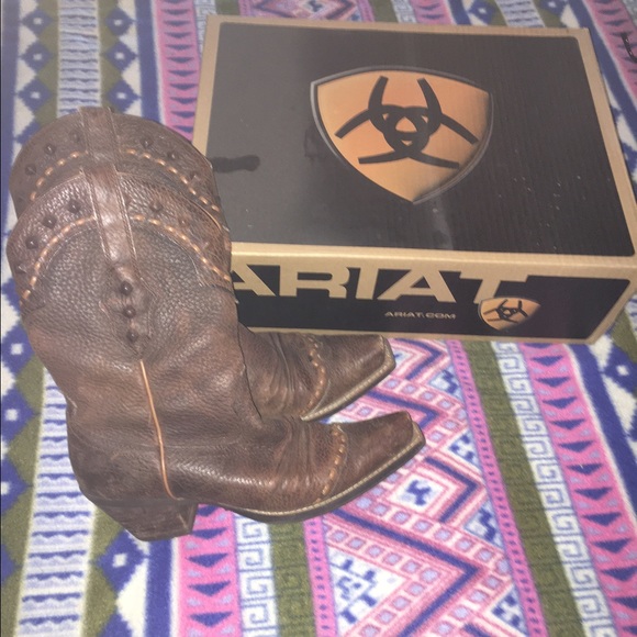 Ariat Cowboy boots Size 7.5. Worn Once