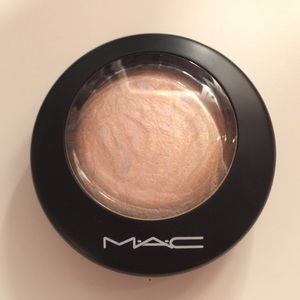 MAC minerlize skinfinish in lightscapade