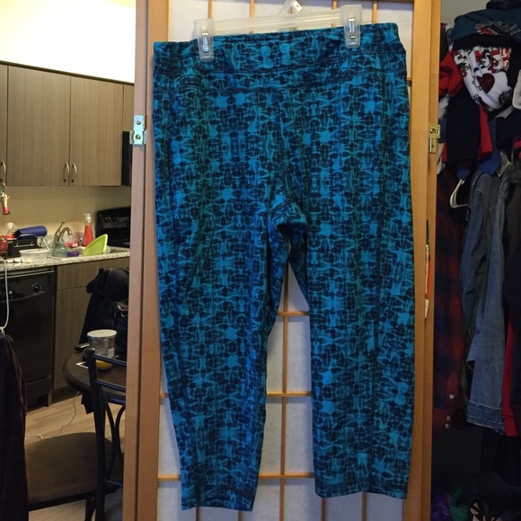 Tek Gear- DryTek Women's Blue workout capris
