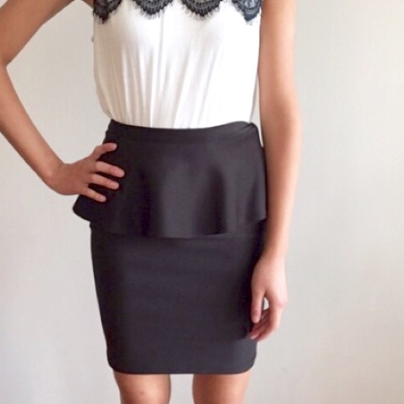 Topshop Dresses & Skirts - HP🎉[topshop] neoprene peplum pencil skirt