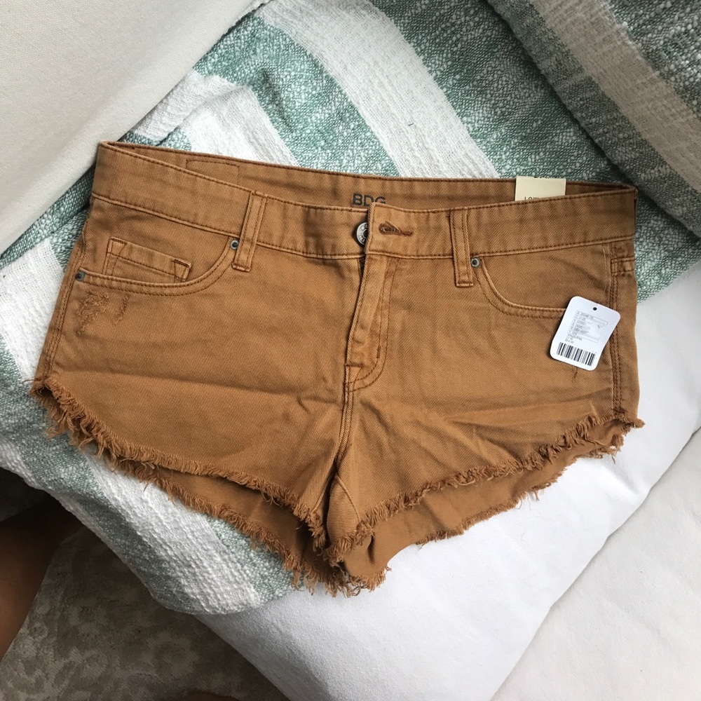 ✨BDG Low Rise Dolphin Shorts - Maize✨