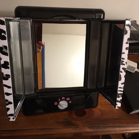 Lighted make up mirror