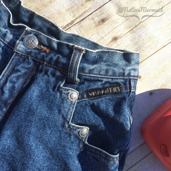 Vintage High Waisted Cut Off Shorts - Picture 2 of 3