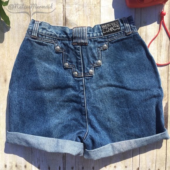Vintage High Waisted Cut Off Shorts - Picture 3 of 3