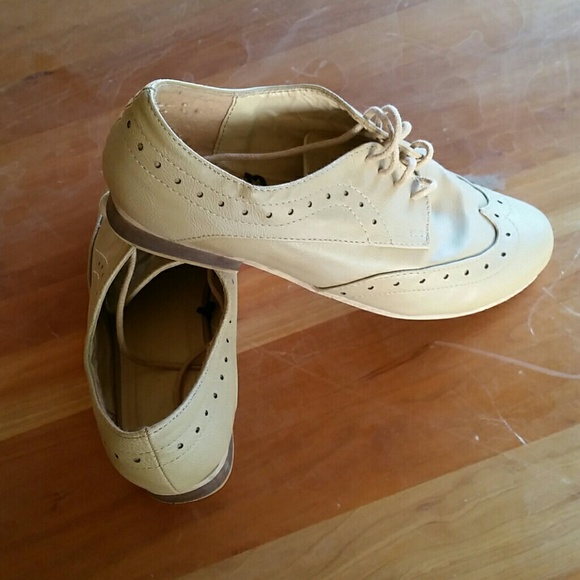 Shoes - Picture 3 of 4