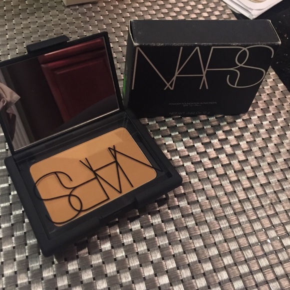 🎈SOLD OUT🎈Nars Tahoe Powder Foundation w/ sunscr