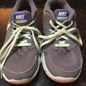 Nike women's tennis shoes