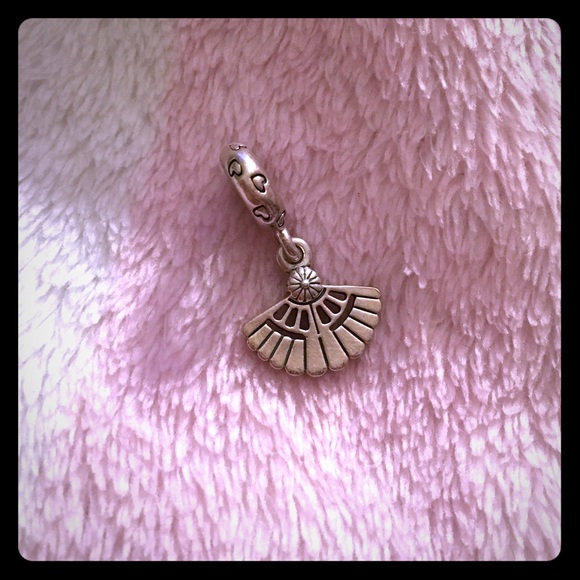 Pandora hand fan charm
