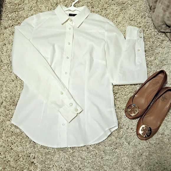 NewYork & Company White Collared Button-Up Blouse