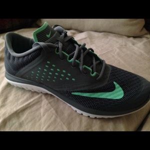 NWOT Nike FS Lite Run 2 NEVER WORN